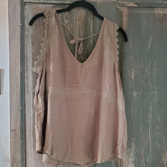 LUQ Arielle Embroidery Top - Picture 3 of 4